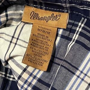 Womens M Wrangler Short sleeve pear snap shirt